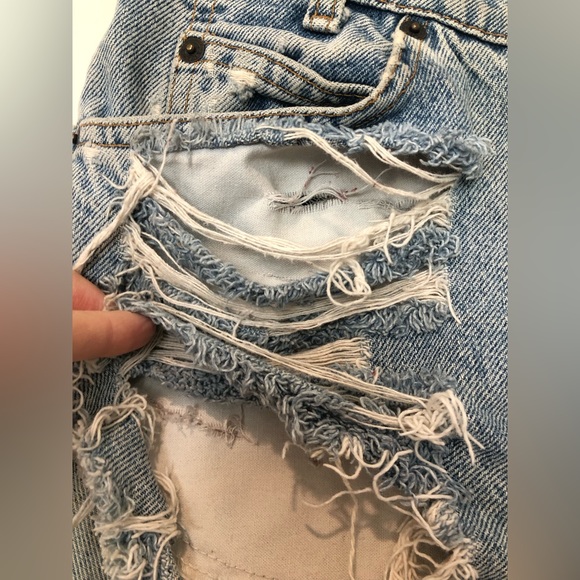 Vintage Highwaisted Levi’s Shorts Daisy Dukes Distressed Denim Jean Shorts - Picture 3 of 6